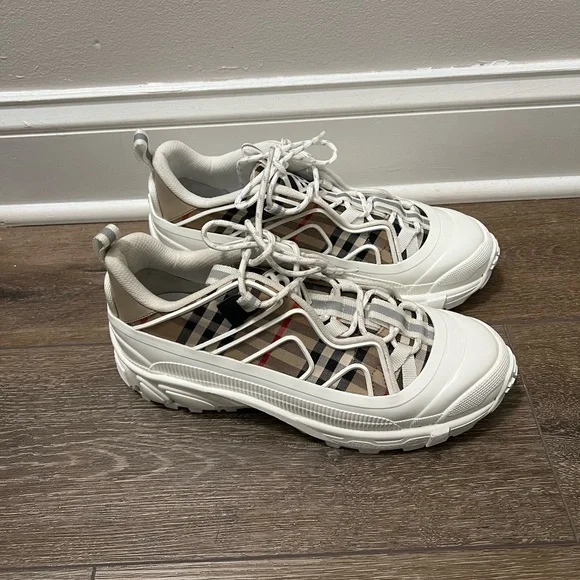 Burberry Arthur Vintage Check & Leather Sneakers - Picture 2 of 5